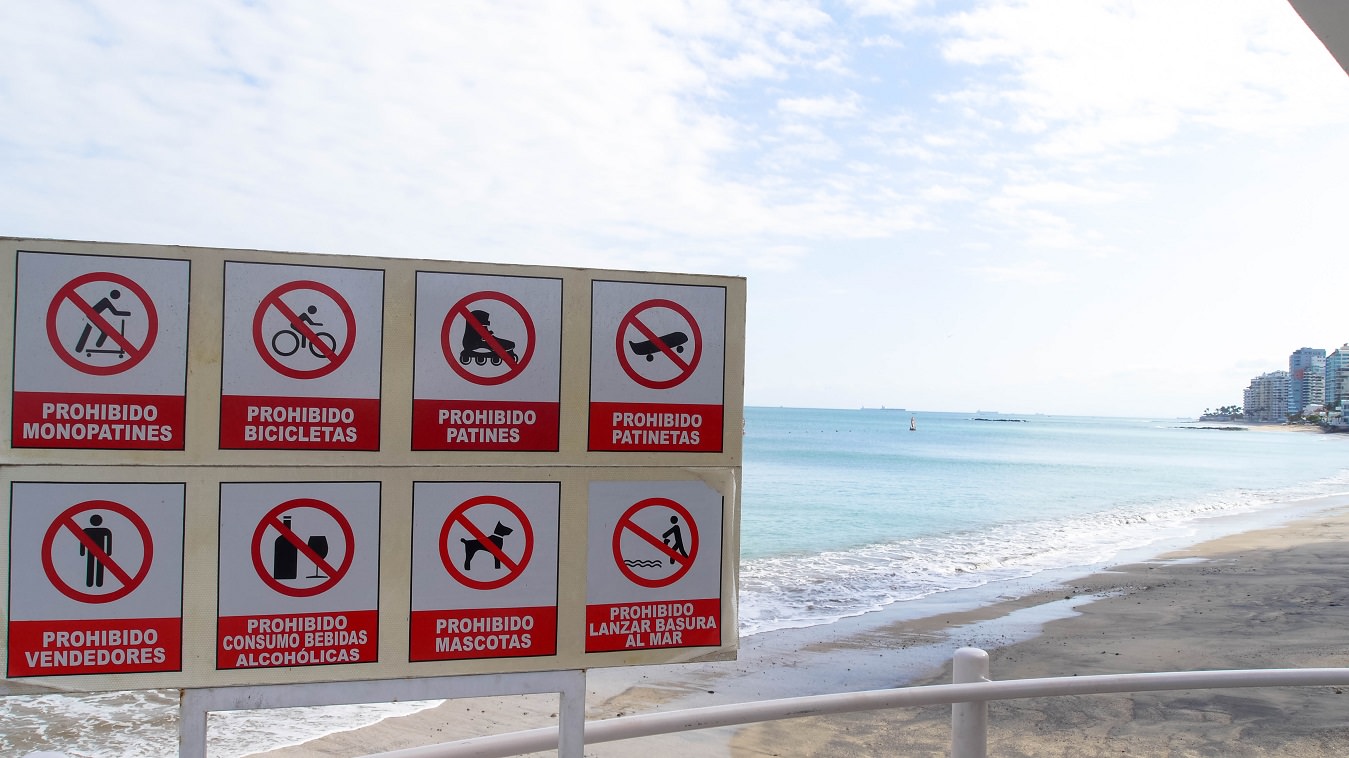 ecuador salinas beach prohibido